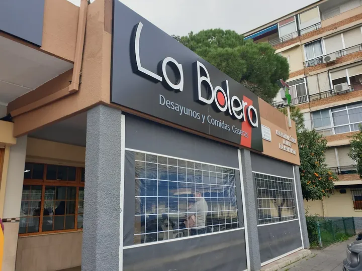 Fachada de día de Bar La Bolera