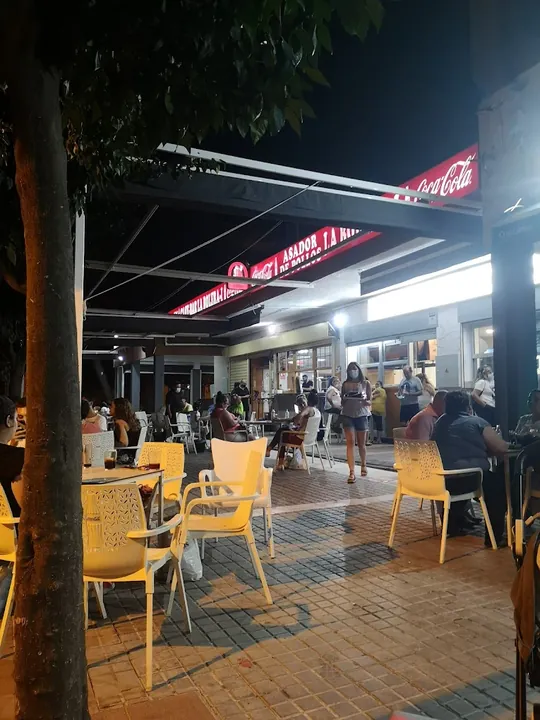 Terraza de noche de Bar La Bolera